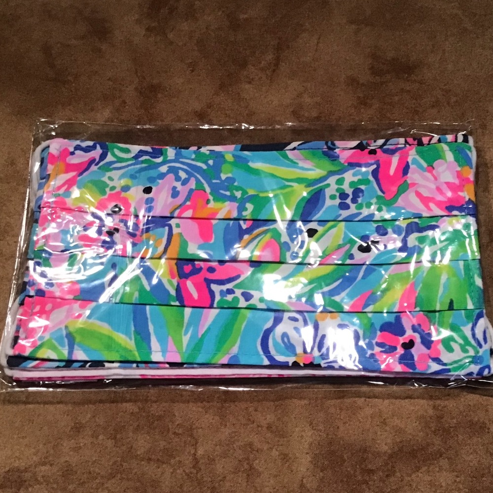 LILLY PULITZER NWT AUTHENTIC PACK OF THREE PINEAPPLE PARADISE ISLE FACE MASK